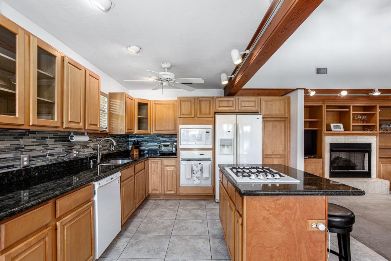 299 Riley Lake Drive, Hawthorne, FL 32640 Photo