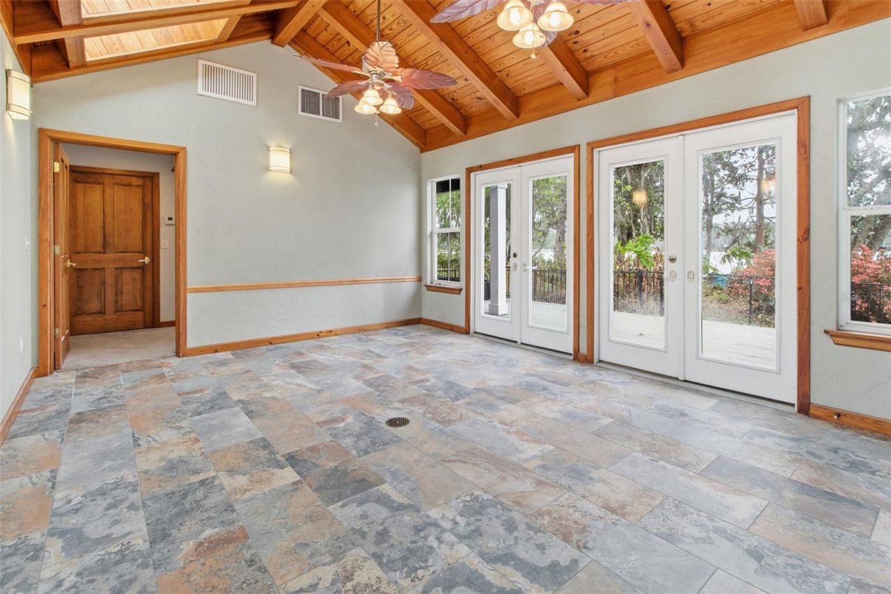 299 Riley Lake Drive, Hawthorne, FL 32640 Photo