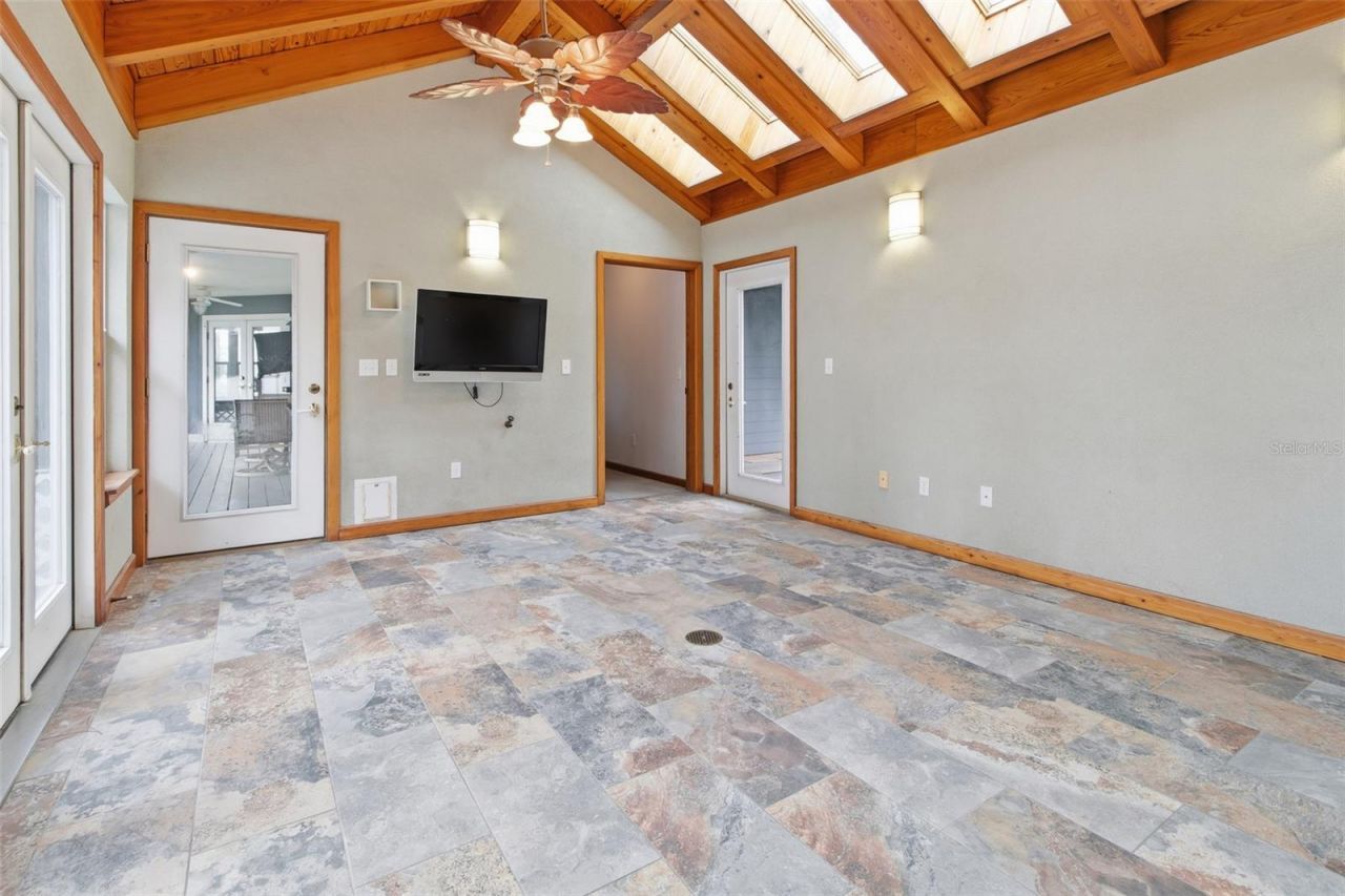 299 Riley Lake Drive, Hawthorne, FL 32640 Photo