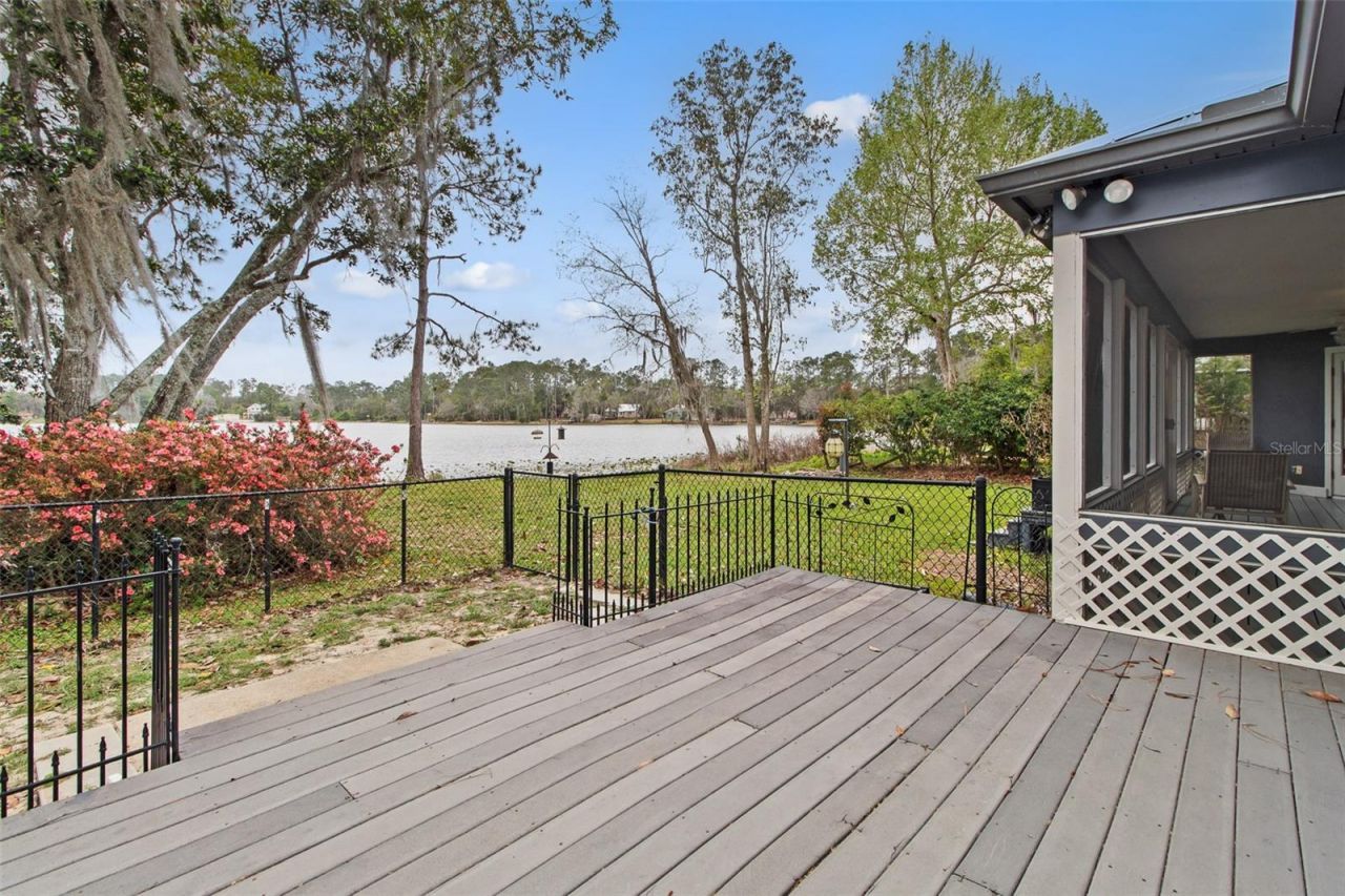 299 Riley Lake Drive, Hawthorne, FL 32640 Photo