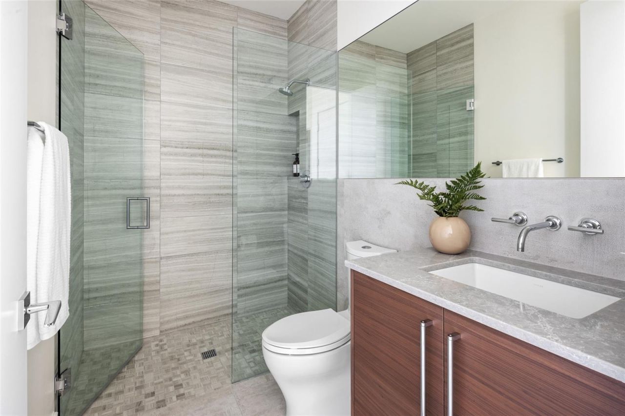 509 Golden Gate Point, Unit 4, Sarasota, FL 34236 Photo