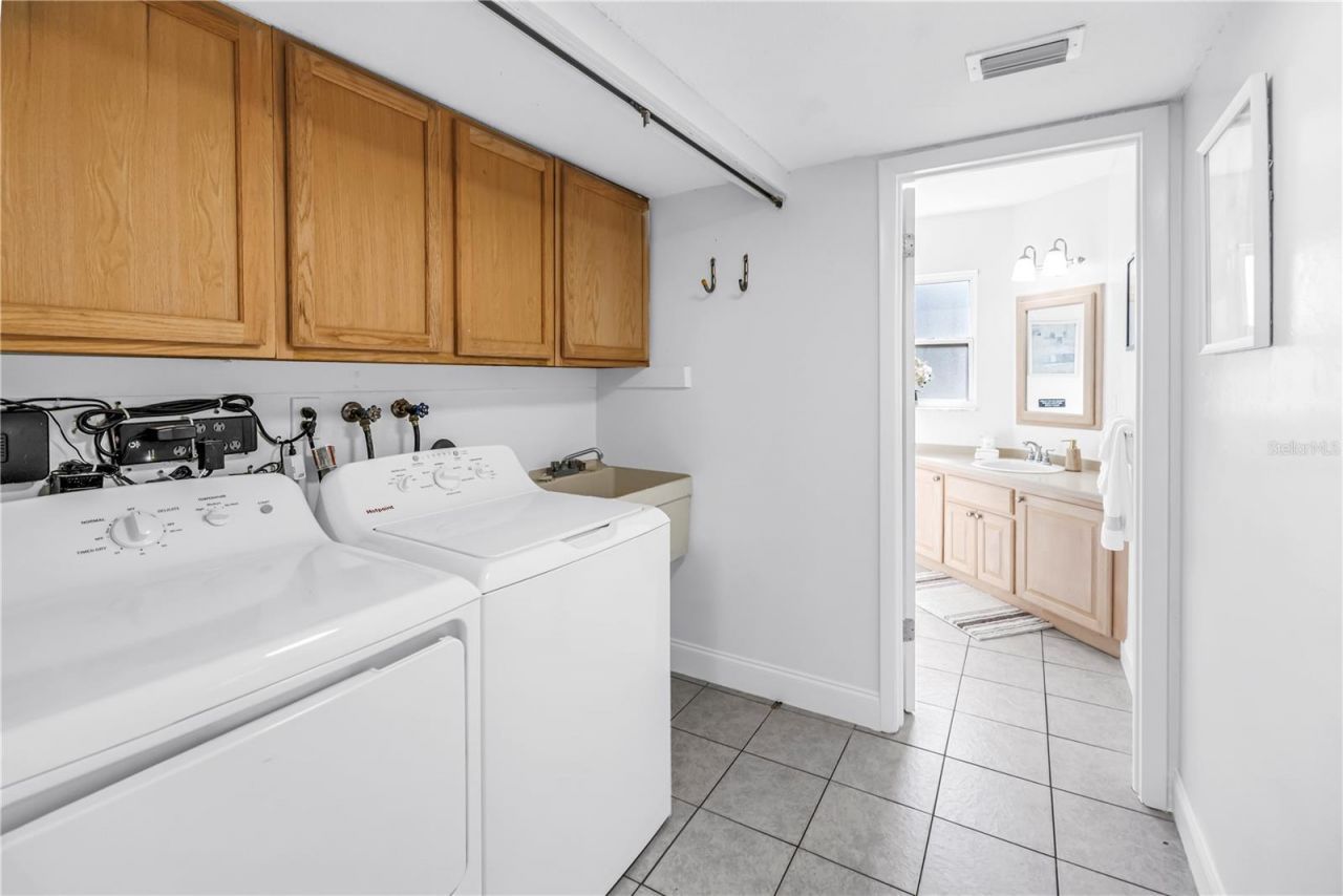 8500 144th Lane , Seminole, FL 33776 Photo