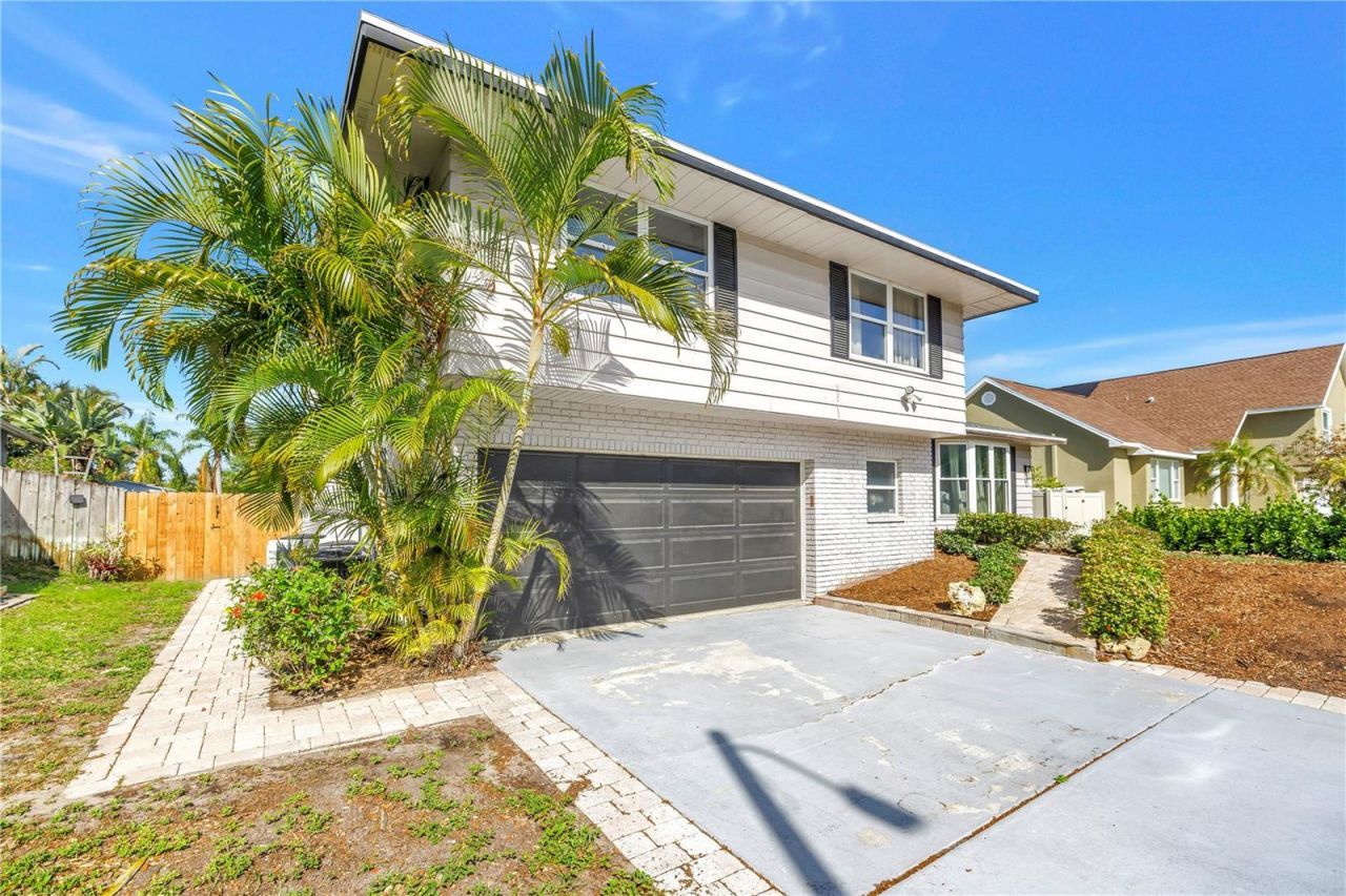 8500 144th Lane , Seminole, FL 33776 Photo