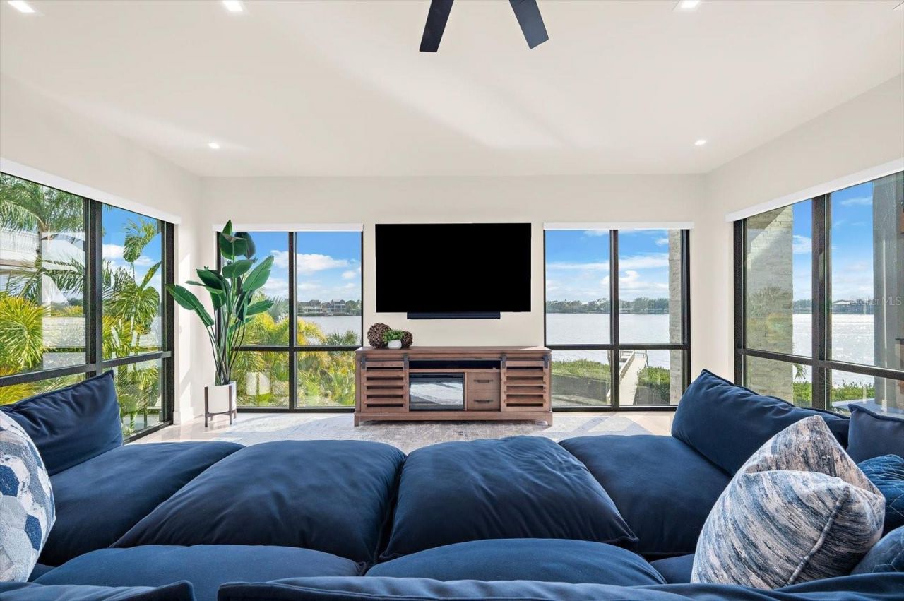 402 Hillsborough Street, Palm Harbor, FL 34683 Photo