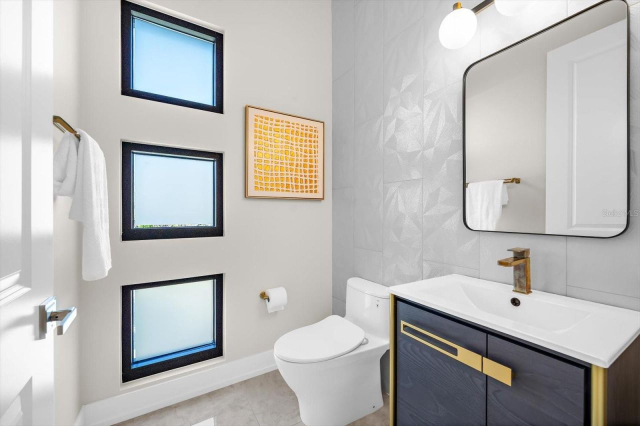 402 Hillsborough Street, Palm Harbor, FL 34683 Photo