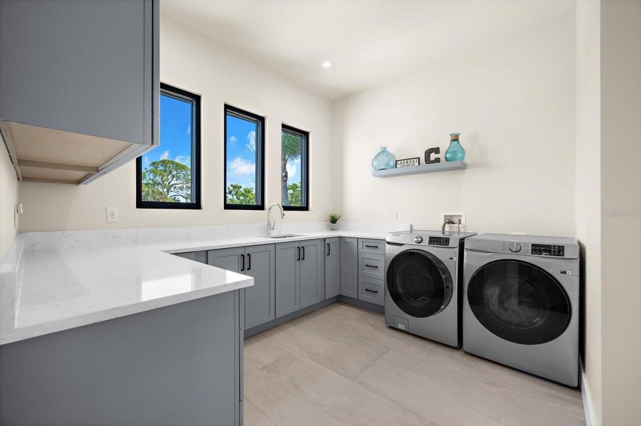 402 Hillsborough Street, Palm Harbor, FL 34683 Photo