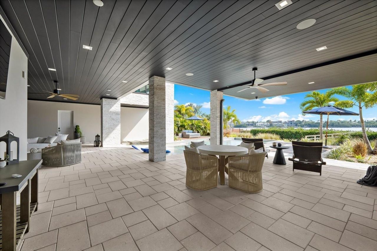 402 Hillsborough Street, Palm Harbor, FL 34683 Photo