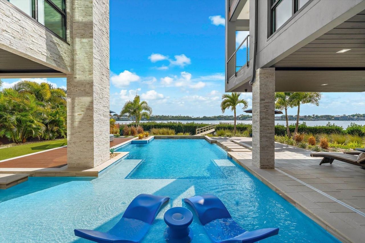 402 Hillsborough Street, Palm Harbor, FL 34683 Photo