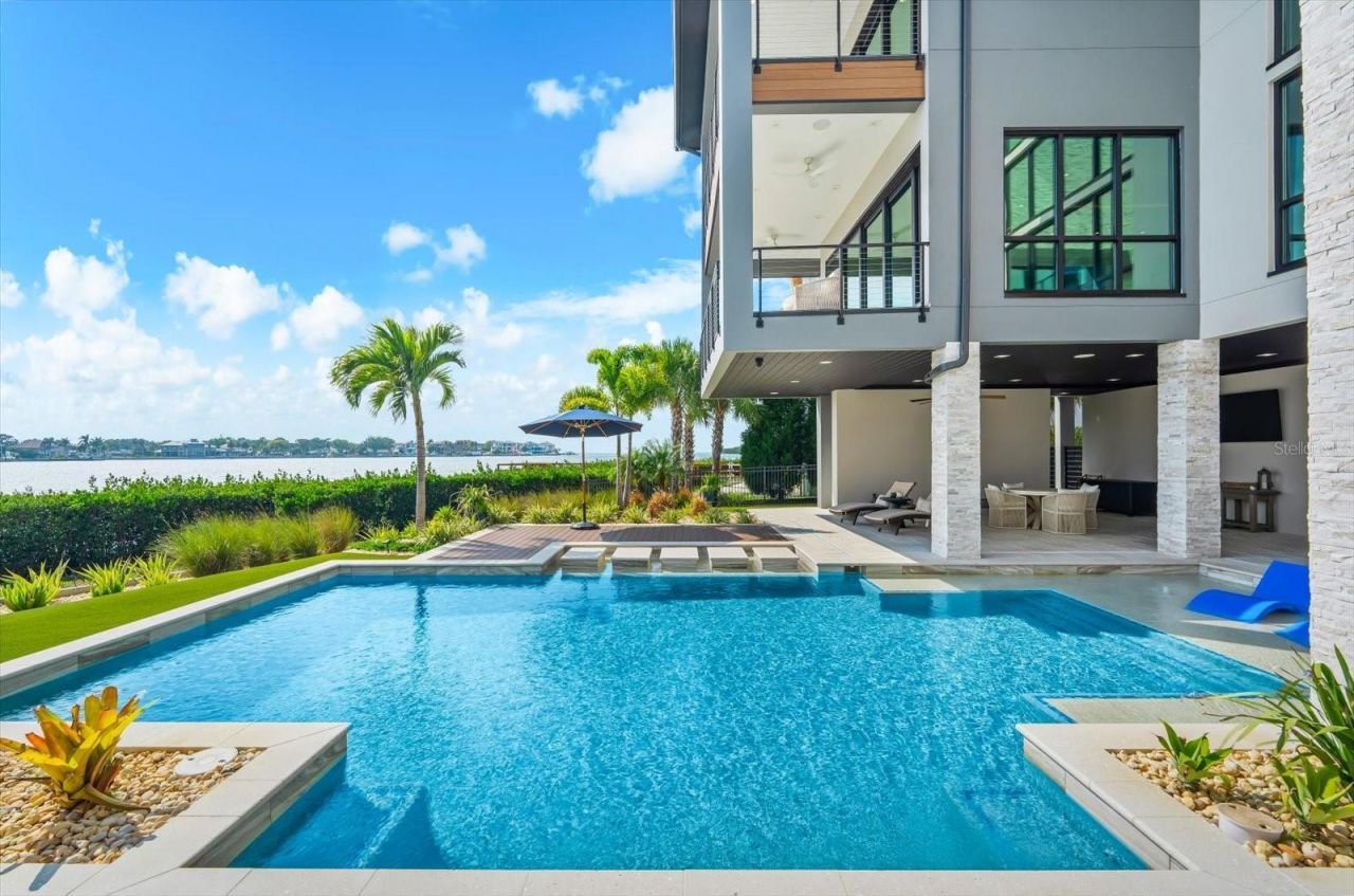 402 Hillsborough Street, Palm Harbor, FL 34683 Photo