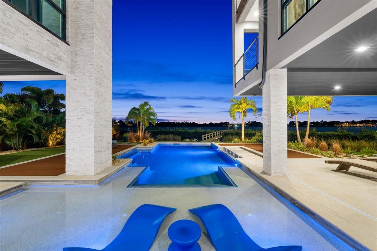 402 Hillsborough Street, Palm Harbor, FL 34683 Photo