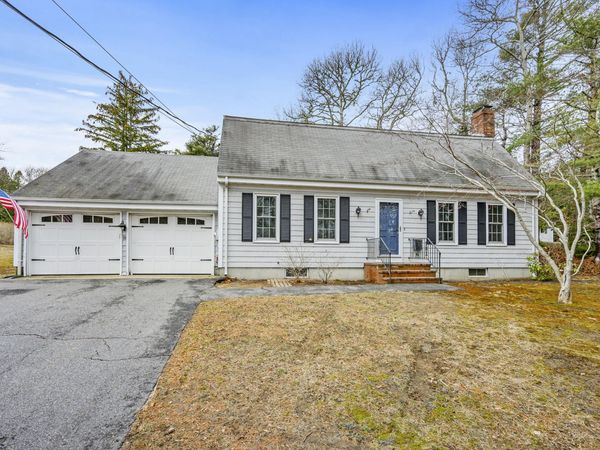 33 Head Of The Bay Road, Buzzards Bay, MA 02532