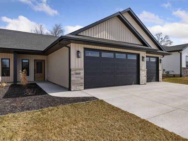 3060 Sunflower St, Ely, IA 52227