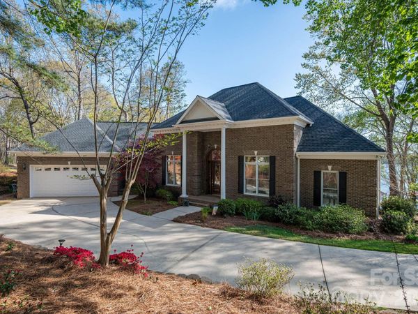 103 Shelter Cove Lane, Mooresville, NC 28117