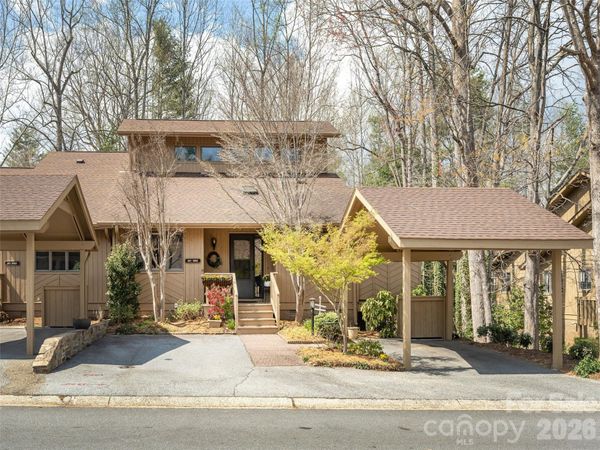 601 Red Oak Drive, Hendersonville, NC 28791