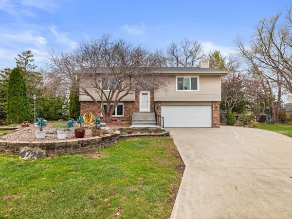 4724 78th Place, Urbandale, IA 50322