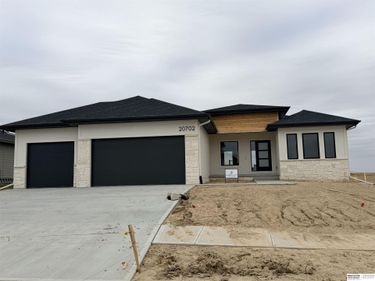 20702 Vernon Avenue, Elkhorn, NE 68022