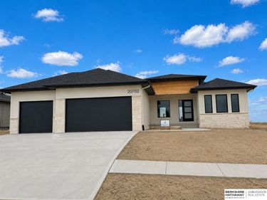 20702 Vernon Avenue, Elkhorn, NE 68022