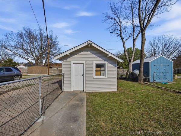 920 S Price Avenue , Hominy, OK 74035