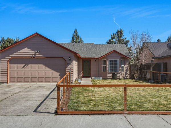 2004 SW 29th Street, Redmond, OR 97756