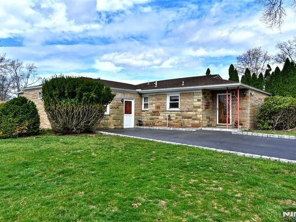 90 Emwood Drive, EMERSON, NJ 07630