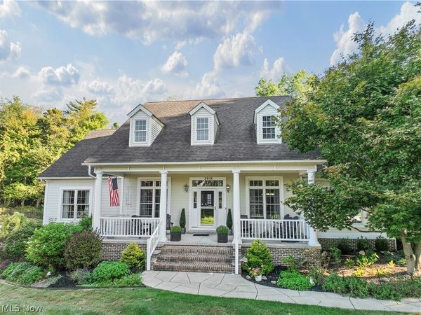 2011 E Swan Lake Circle, Kent, OH 44240