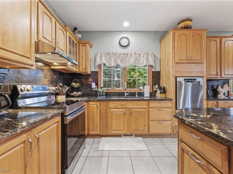 2011 E Swan Lake Circle , Kent, OH 44240 Photo 14