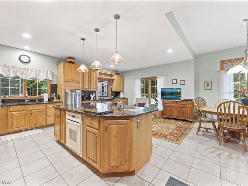 2011 E Swan Lake Circle , Kent, OH 44240 Photo 17