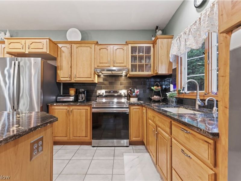 2011 E Swan Lake Circle , Kent, OH 44240 Photo 18