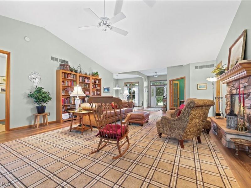 2011 E Swan Lake Circle , Kent, OH 44240 Photo 19