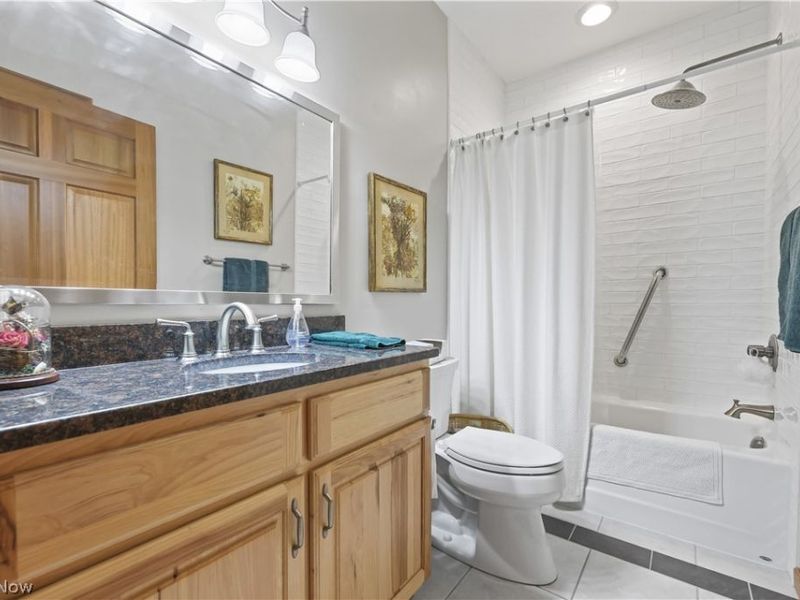 2011 E Swan Lake Circle , Kent, OH 44240 Photo 28