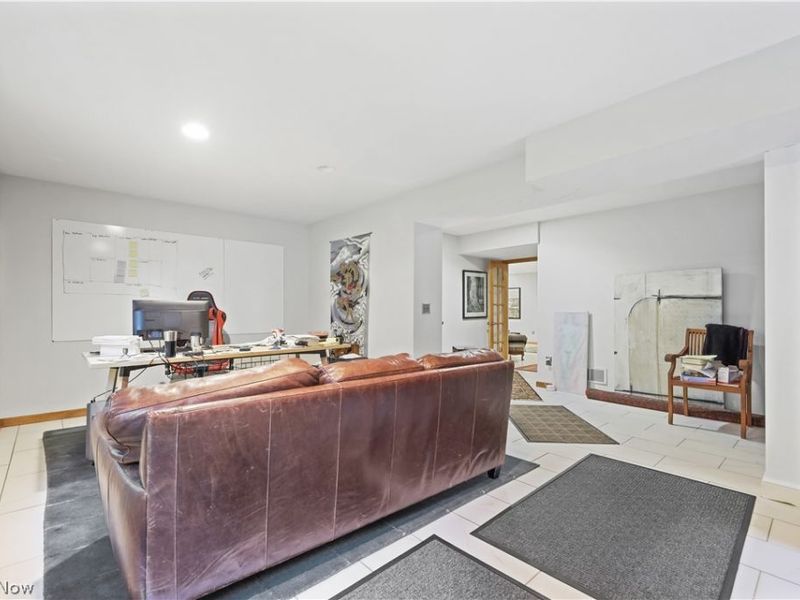 2011 E Swan Lake Circle , Kent, OH 44240 Photo 34