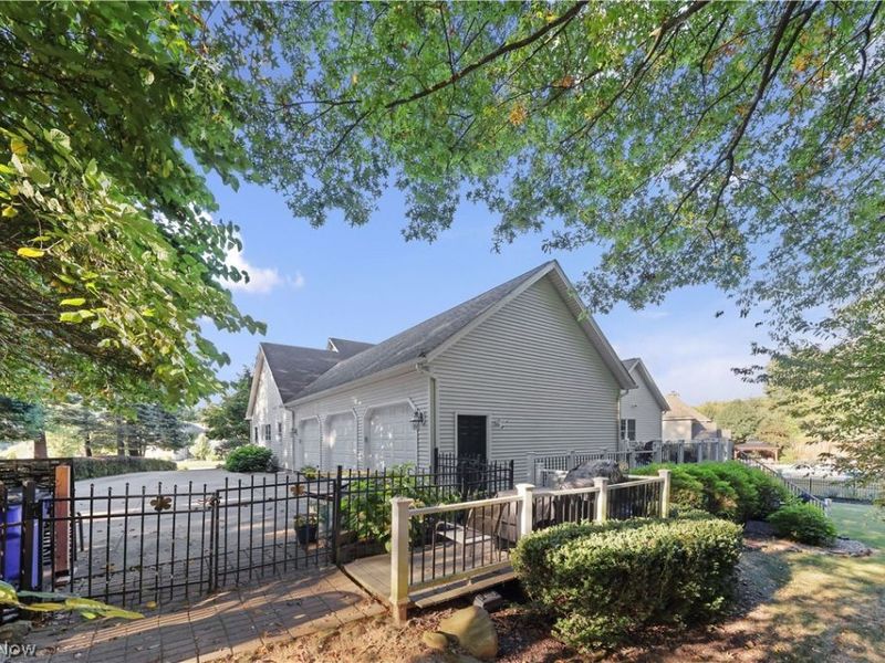 2011 E Swan Lake Circle , Kent, OH 44240 Photo 46