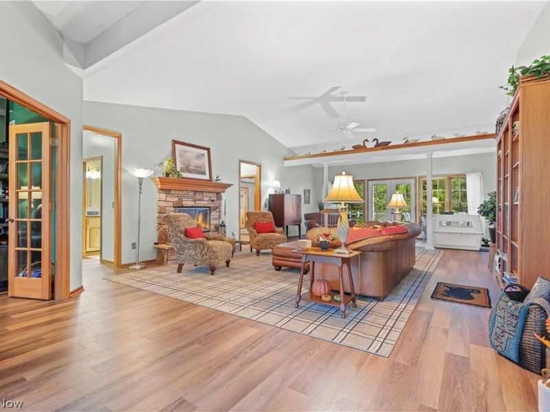 2011 E Swan Lake Circle , Kent, OH 44240 Photo 8