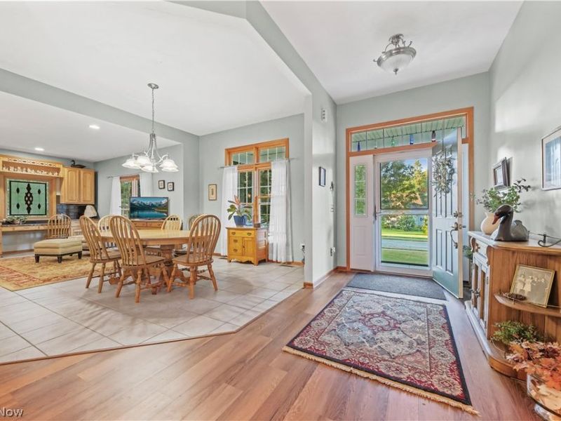 2011 E Swan Lake Circle , Kent, OH 44240 Photo 9