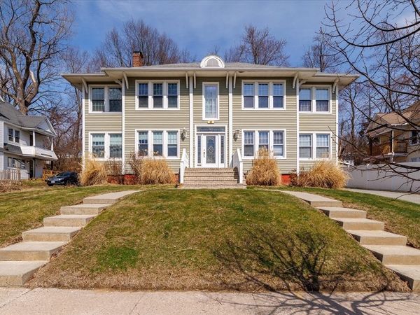 85 Narragansett St, Springfield, MA 01107