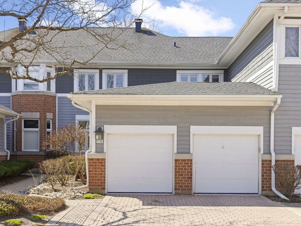 17 Mashie Court , Woodridge, IL 60517