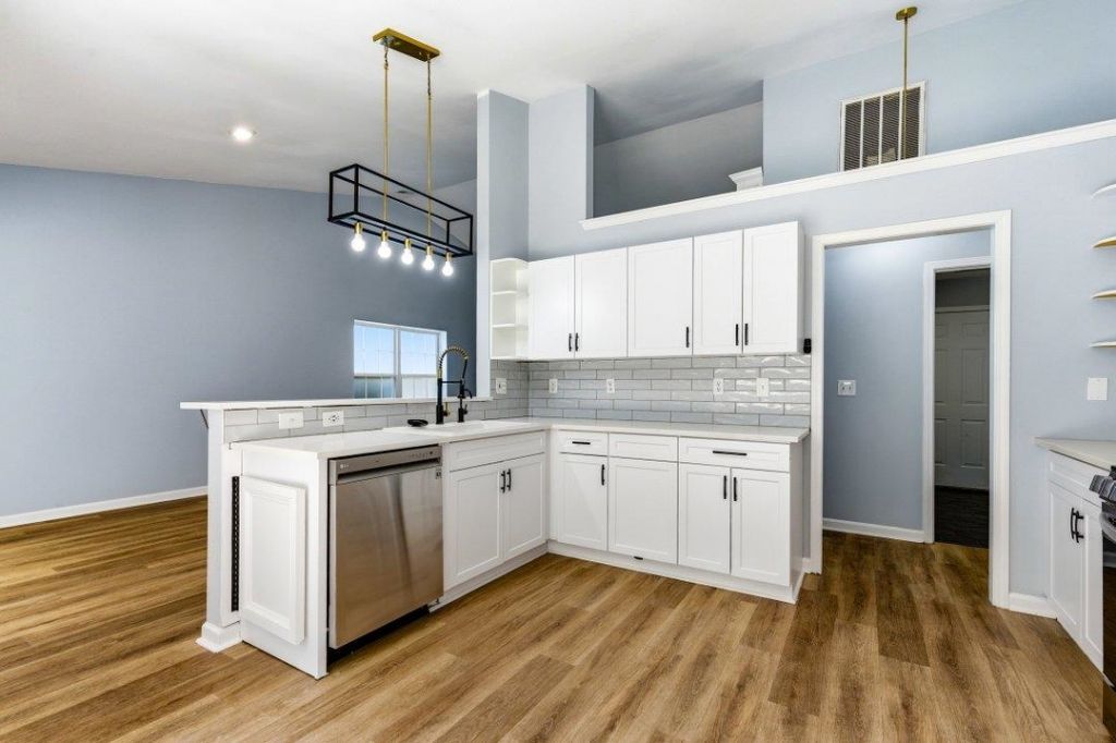 457 Carolina Woods Dr. Photo 9