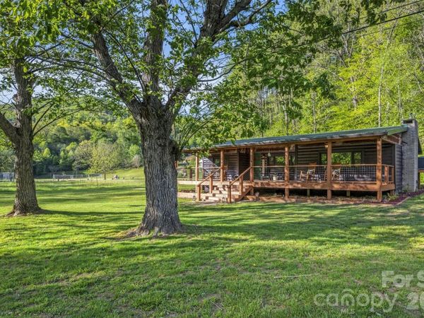 3385 Alarka Road , Bryson City, NC 28713