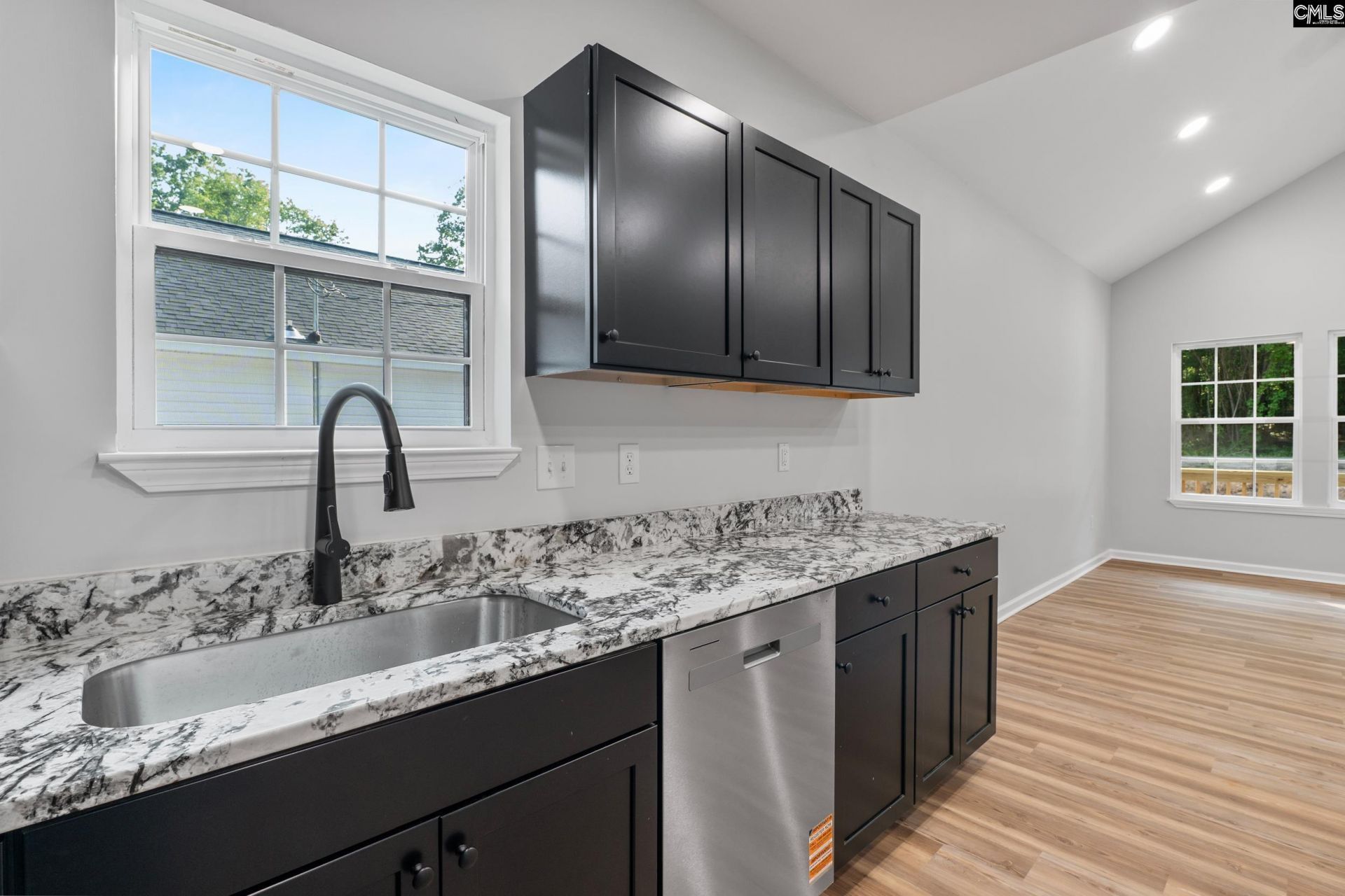 213 Lincolnshire Boulevard  Photo 11