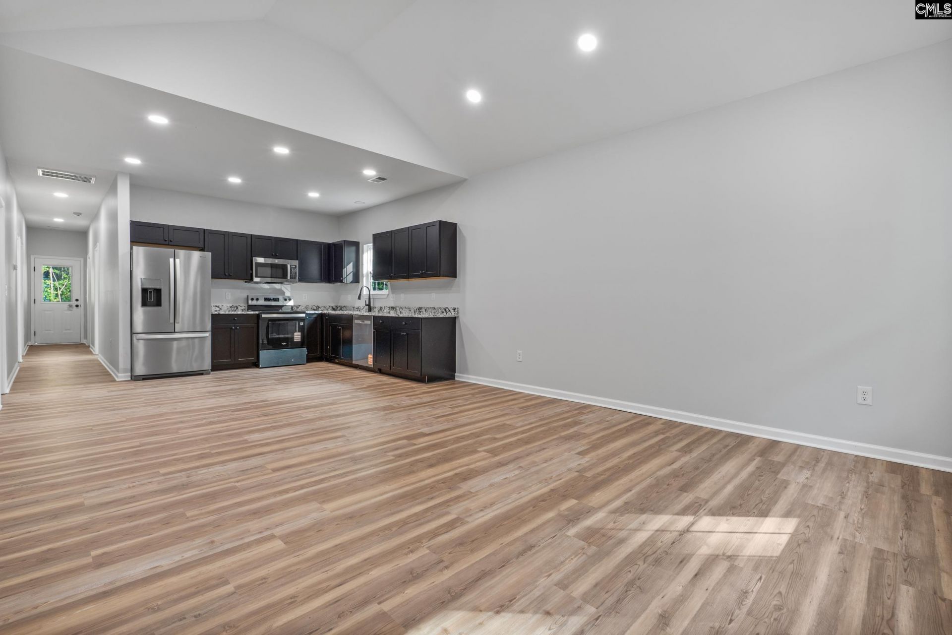 213 Lincolnshire Boulevard  Photo 6