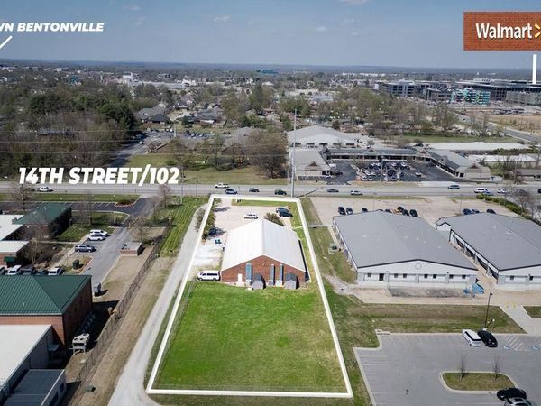 910 SE 14th Street , Bentonville, AR 72712