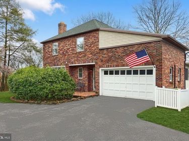 990 E CANAL ROAD, DOVER, PA 17315