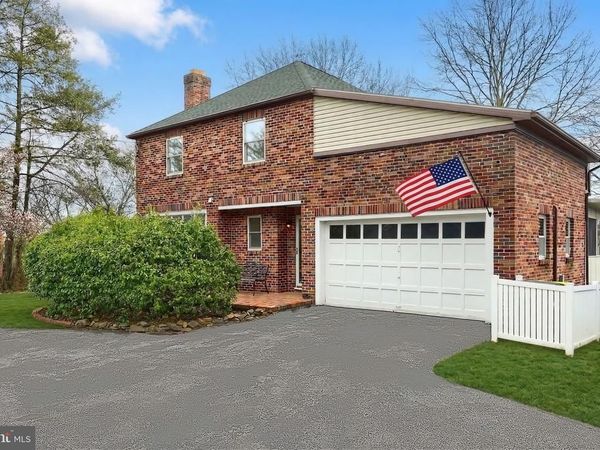 990 E CANAL ROAD, DOVER, PA 17315