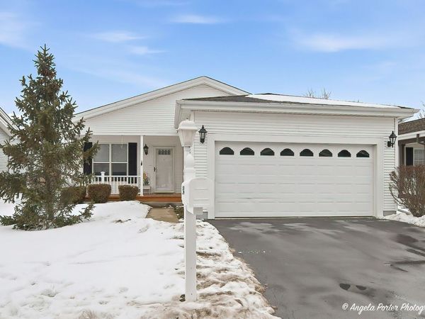 54 Rocking Horse Lane , Grayslake, IL 60030