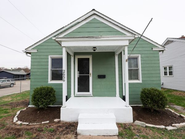 2656 REDWOOD Avenue, Davenport, IA 52802
