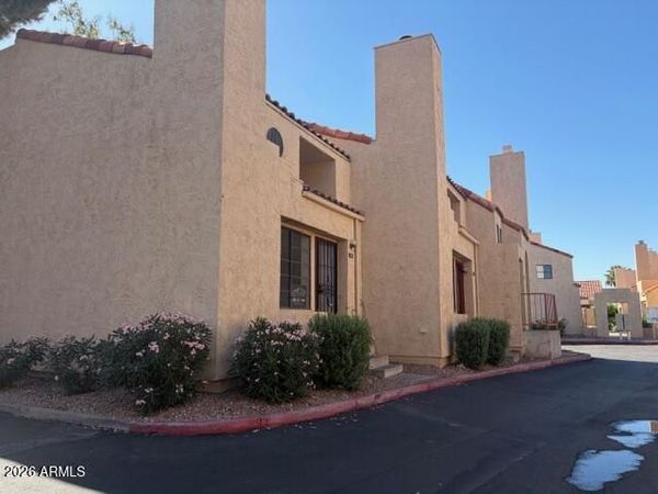 1025 E HIGHLAND Avenue, Unit 32, Phoenix, AZ 85014