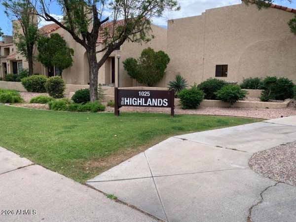 1025 E HIGHLAND Avenue, Unit 32, Phoenix, AZ 85014