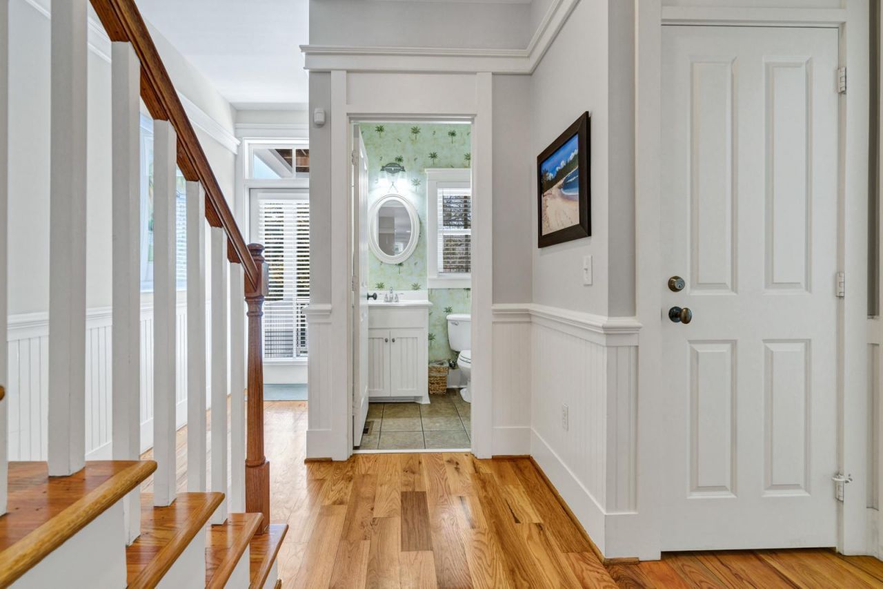 805 Jungle Road Photo 32