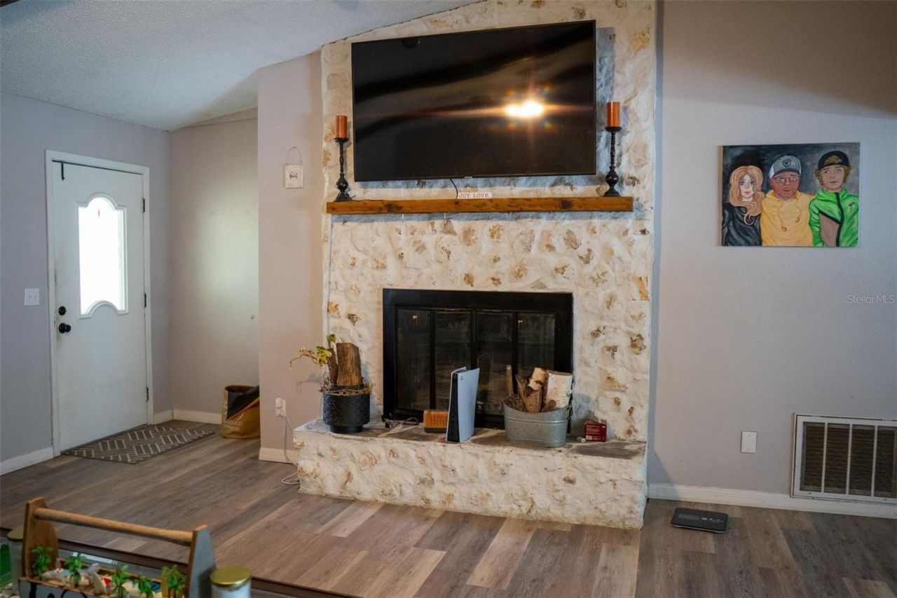 9088 NE 17th Court , Anthony, FL 32617 Photo