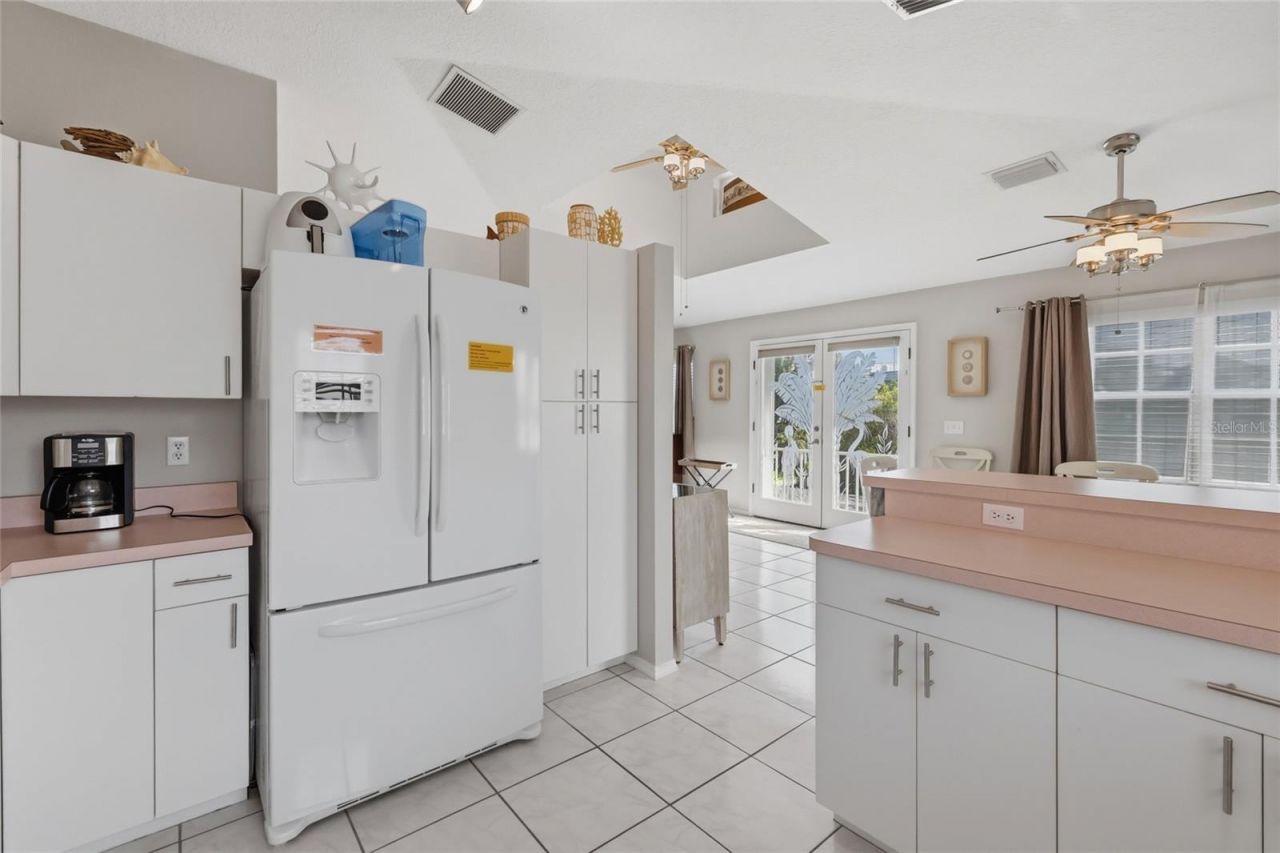 2806 Gulf Drive, Holmes Beach, FL 34217 Photo